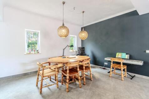 6 dinning room.jpg