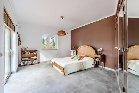 18 bedroom.jpg