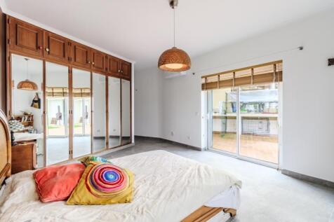 19 bedroom.jpg