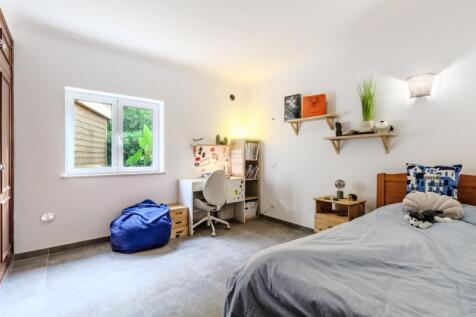 20 bedroom.jpg
