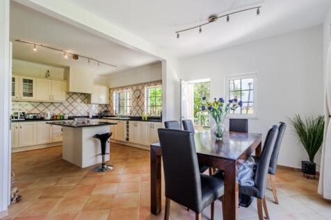 4 DINING ROOM.JPG