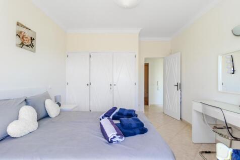 20 BEDROOM (2).JPG