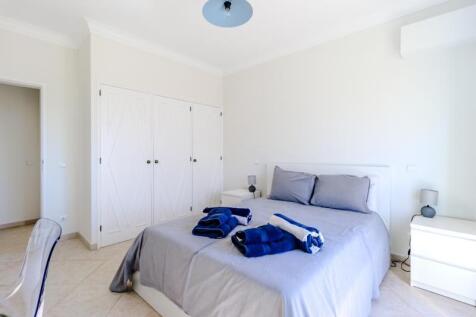 22 BEDROM (2).JPG