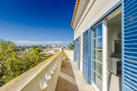 23 BALCONY (2).JPG