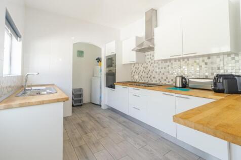 9 kitchen.jpg