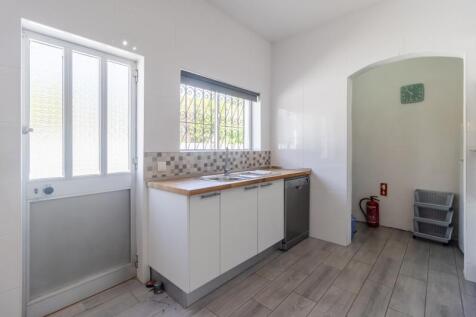 11 kitchen.jpg