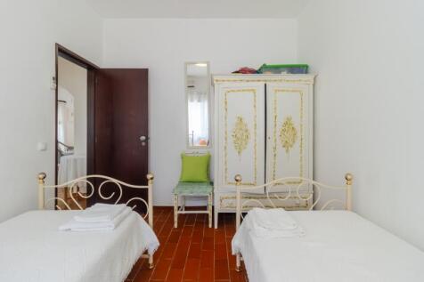 23 bedroom.jpg