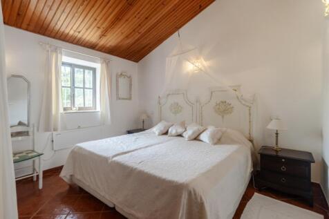 39 studio bedroom.jpg