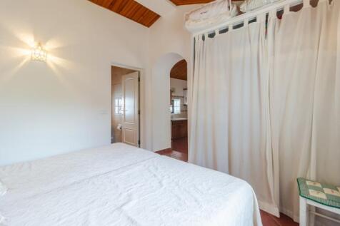 40 studio bedroom.jpg