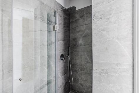 guest bedroom ensuite 2.jpg
