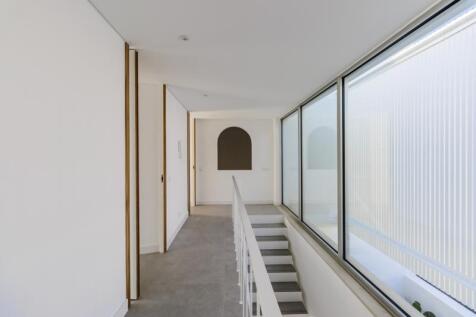 bedrooms hall 2.jpg