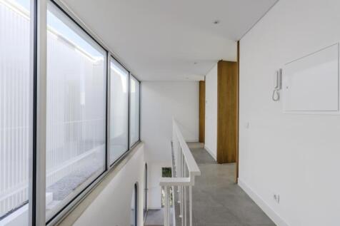 bedrooms hallway 2.jpg
