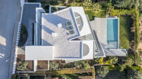 drone top villa 2.jpg
