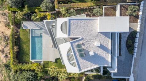drone top villa.jpg