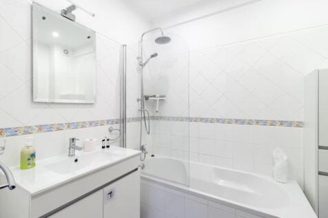 8 bathroom.jpg