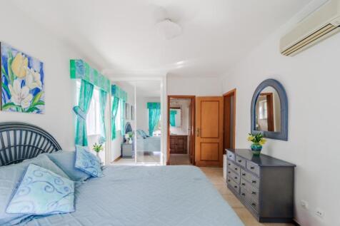 26 BEDROOM.jpg