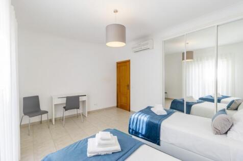 Second Bedroom (Large).jpg