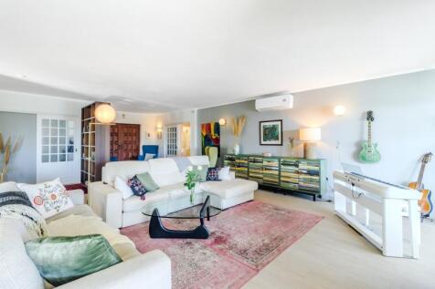 4.1 LIVING ROOM.jpg