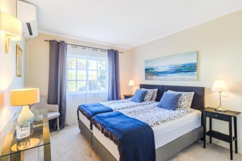 17 BEDROOM.jpg