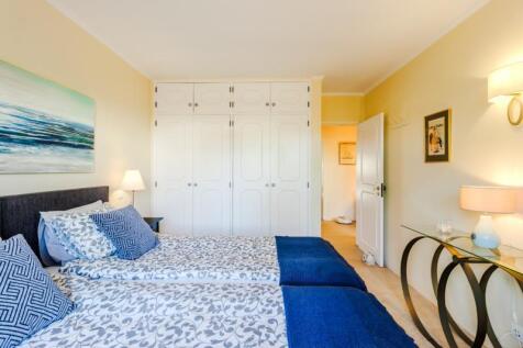 18 BEDROOM.jpg