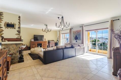 4.4 LIVING ROOM.jpg
