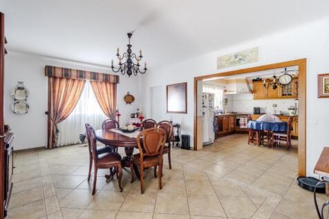 8 DINNING ROOM.jpg