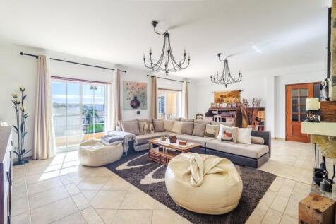 7.1 LIVING ROOM.jpg
