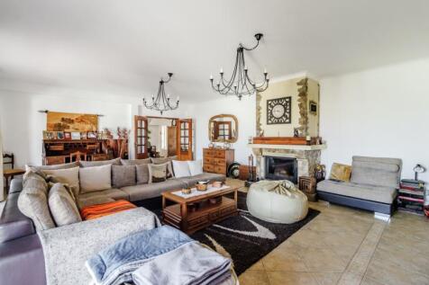 7 LIVING ROOM.jpg