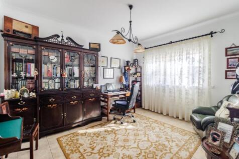 16 OFFICE.jpg