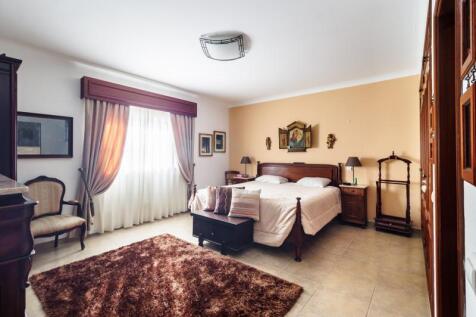 26 BEDROOM.jpg