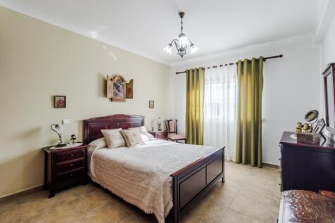 31 BEDROOM.jpg