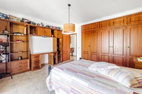 34 BEDROOM.jpg