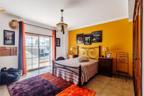 38 BEDROOM.jpg