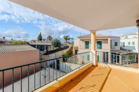 41 BALCONY.jpg