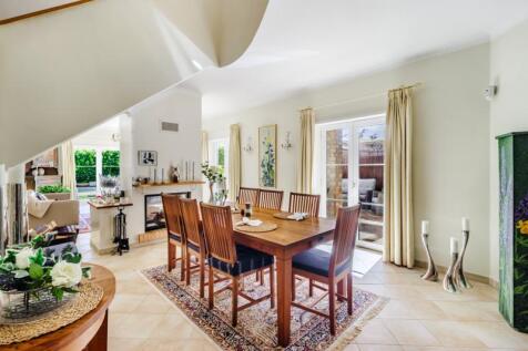 12 DINNING ROOM.jpg