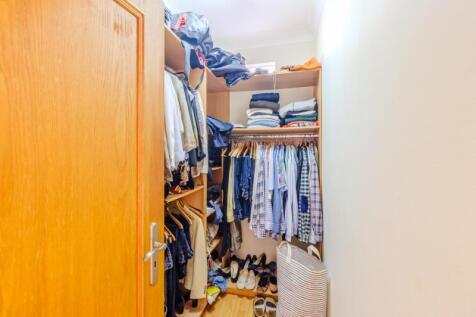 23 CLOSET.jpg