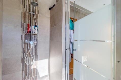 26 BATHROOM.jpg