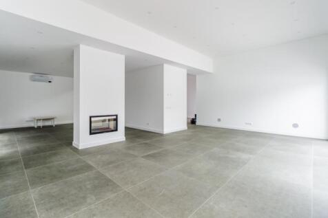4 LIVING ROOM.jpg