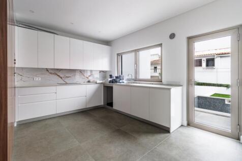 6 KITCHEN.jpg