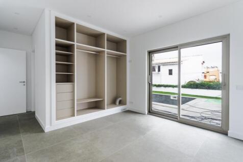 12 BEDROOM.jpg
