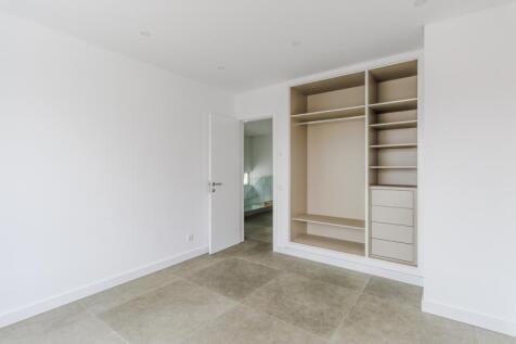 23 BEDROOM.jpg