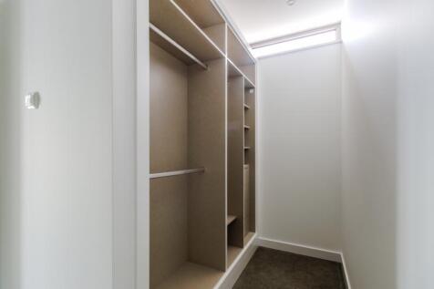 28 CLOSET.jpg