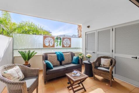 4 BALCONY.jpg