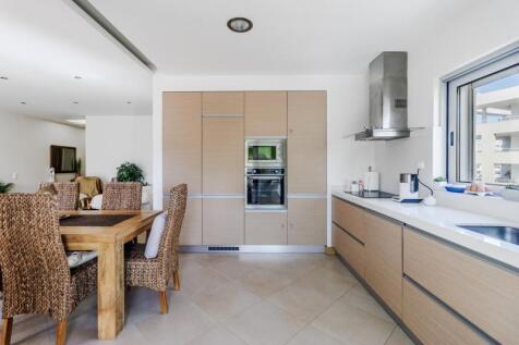 7 KITCHEN.jpg