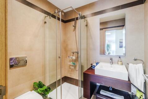 13 GUEST BATHROOM.jpg