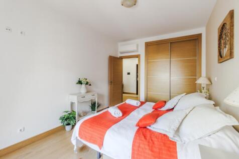 15 BEDROOM.jpg