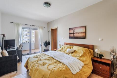18 BEDROOM.jpg