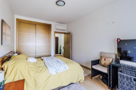 19 BEDROOM.jpg