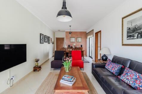 2 LIVING ROOM.jpg
