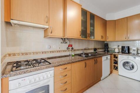 5 KITCHEN.jpg